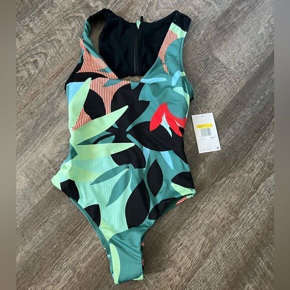 Nike Swim Women's Keyhole Back One-Piece Swimsuit- Size Small - Picture 6 of 10